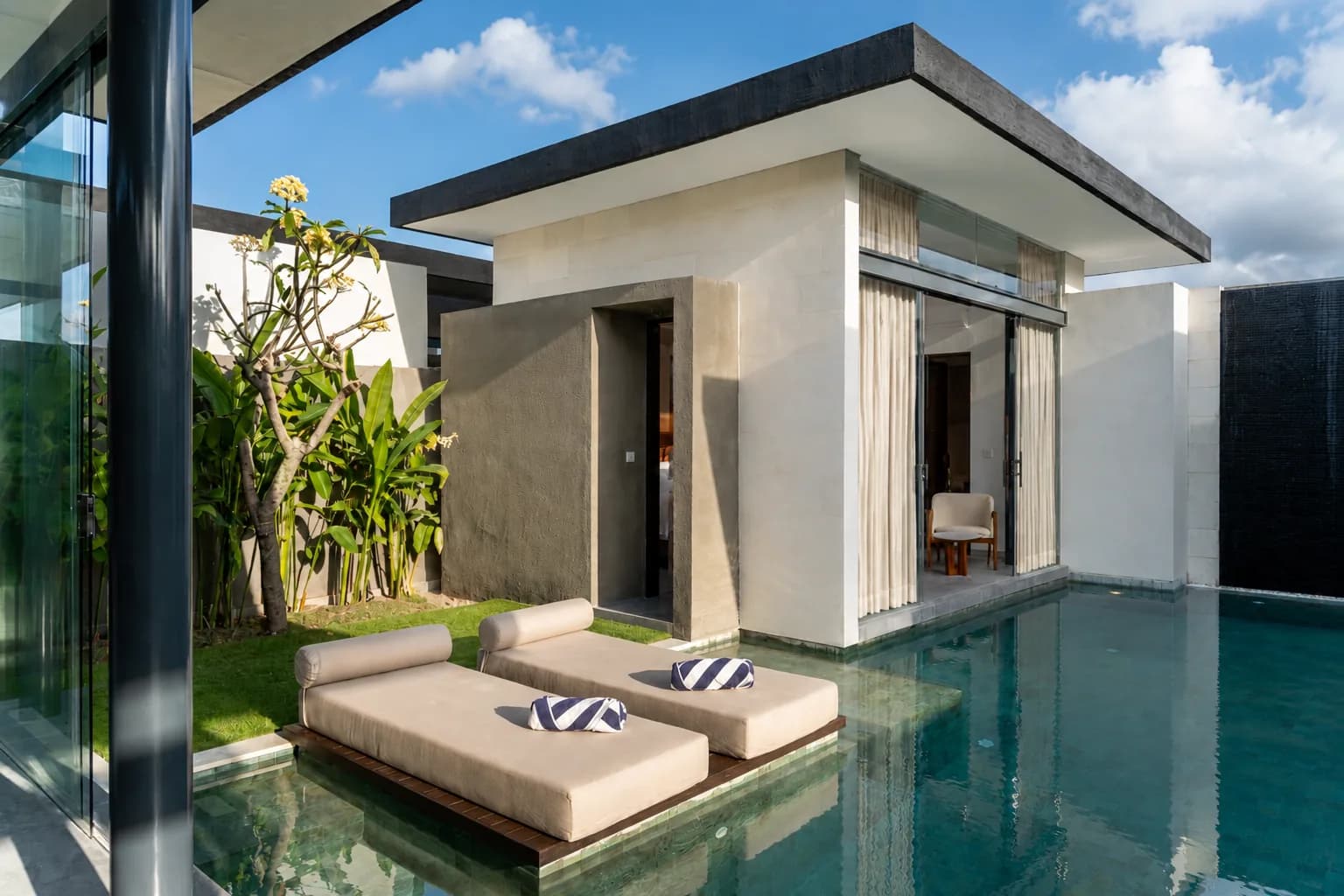 Exterior angle of the two-bedroom Pronoia villa and private pool
